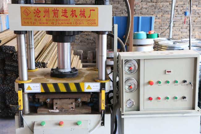 三維扣板機(圖1)